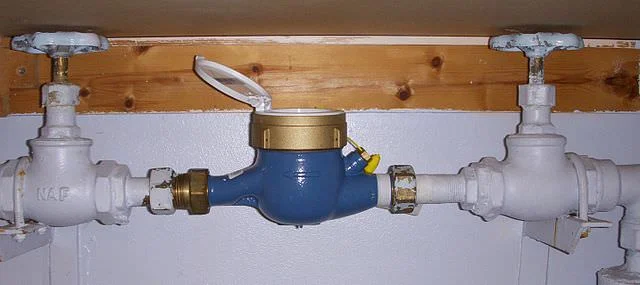 7. Ominstallaterad vattenma╠etare ma╠etarkonsol i kontor